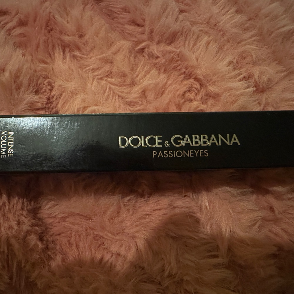 Dolce and Gabbana passion eyes in noir black